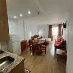 Apartamento Toplage. Blick. Sauber. Guenstig. Pool. Gepflegt