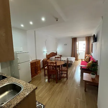 Apartamento Toplage. Blick. Sauber. Guenstig. Pool. Gepflegt