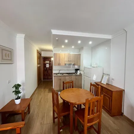 Apartamento Toplage. Blick. Sauber. Günstig. Pool. Gepflegt