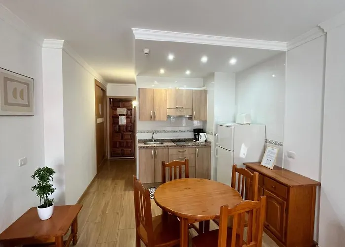 Appartement Toplage. Blick. Sauber. Guenstig. Pool. Gepflegt