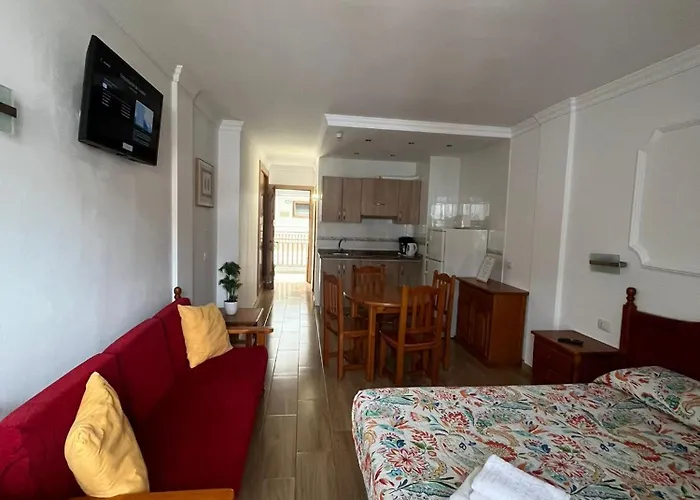 Appartement Toplage. Blick. Sauber. Guenstig. Pool. Gepflegt *